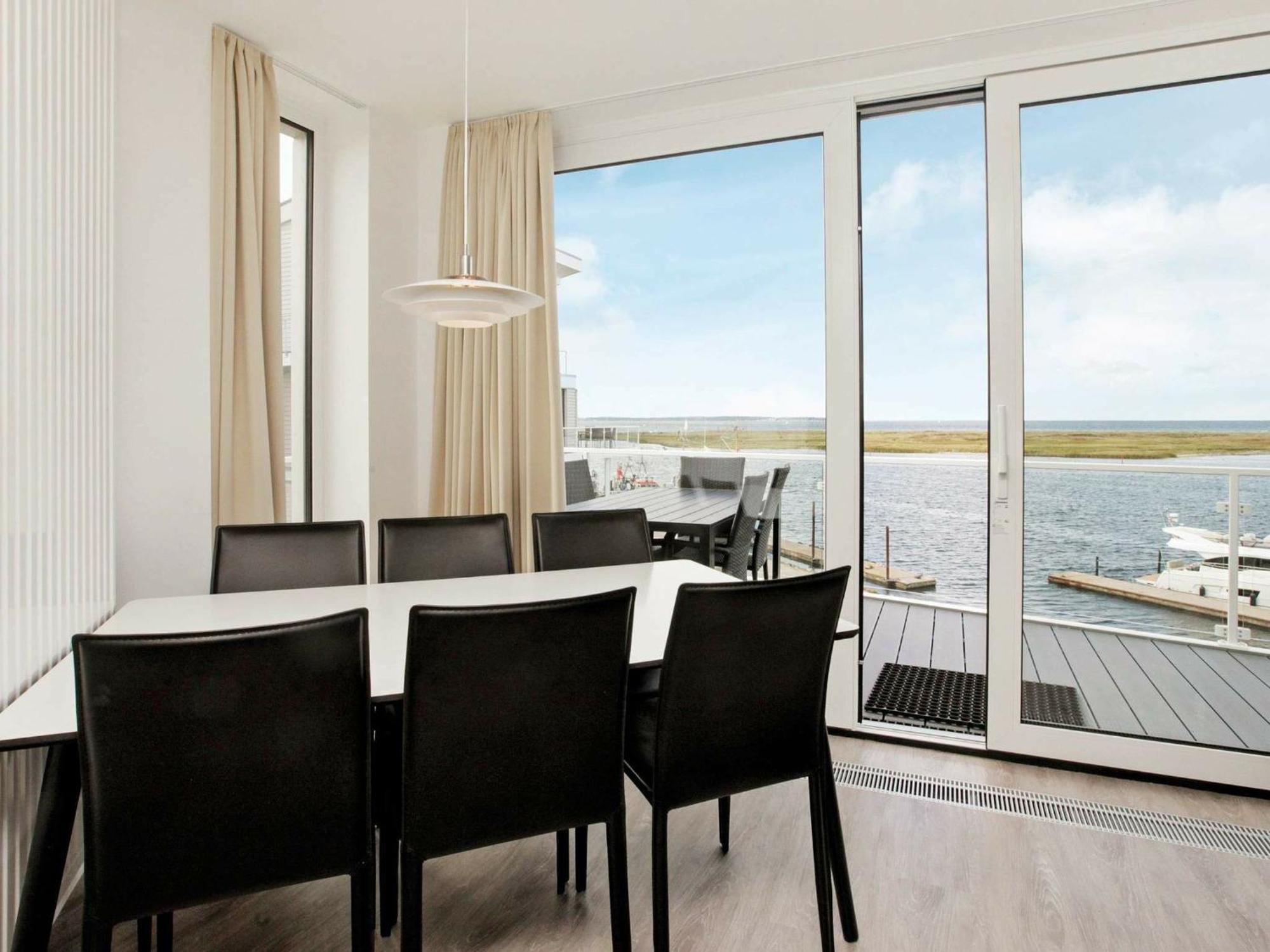 One-bedroom In 8 Apartment